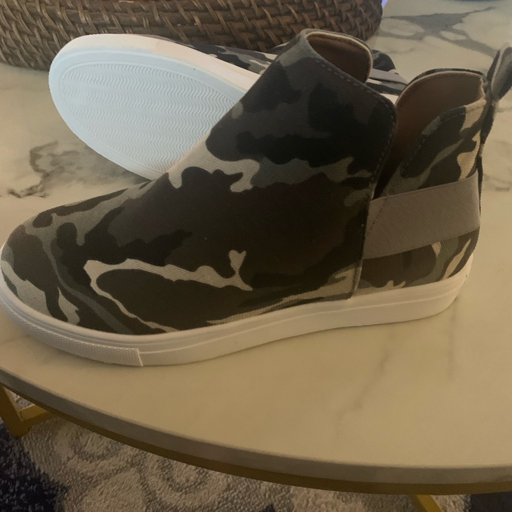 Camo fashion sneakers …..new never used